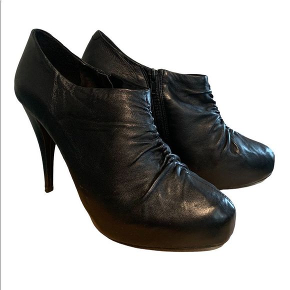Black Steve Madden Leather Bootie Size 8.5 - Picture 1 of 5